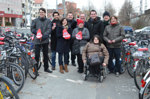 Der Landesvorstand der Jusos Bayern bei der Verteilaktion