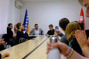Unterzeichnung des Memorandums der Zusammenarbeit zwischen den Jusos Bayern und dem Jugendforum der SDP im Kanton Sarajevo